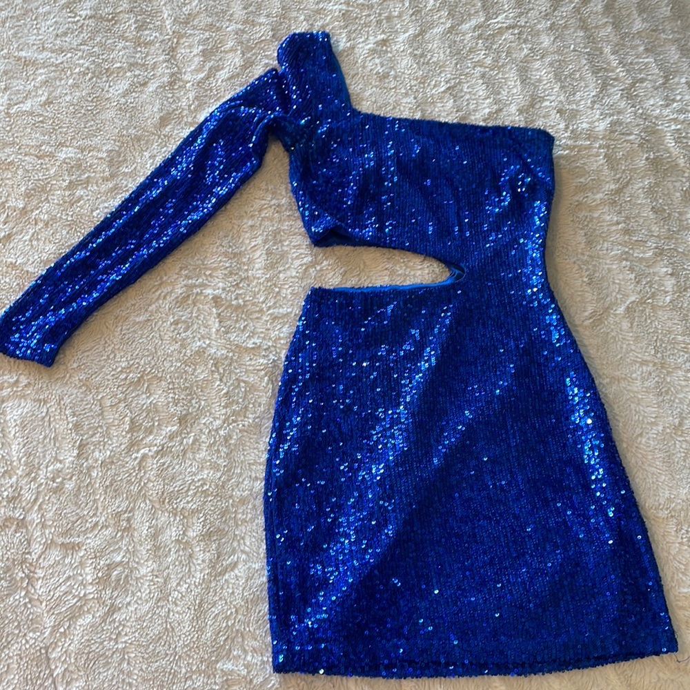 Good condition blue sequin formal dress